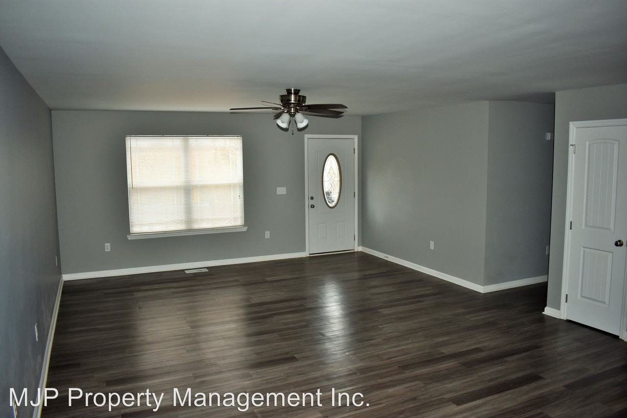 1108 Pendall Ln - Photo 3 of 17