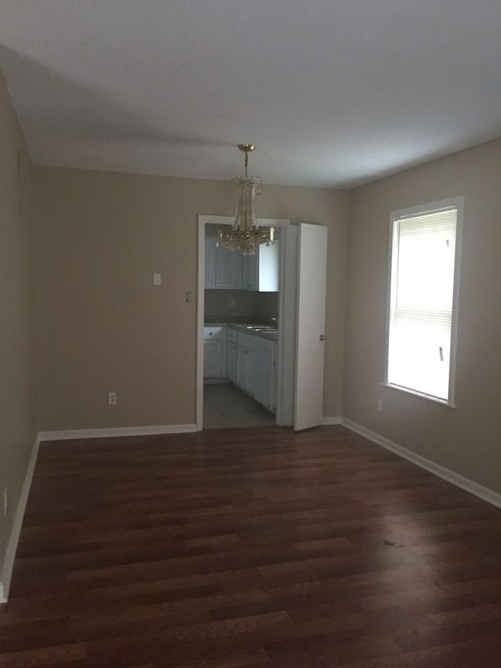 2905 Invergarry Rd - Photo 3 of 13