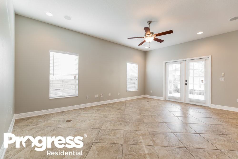 305 Whitewater Bay Dr - Photo 3 of 15