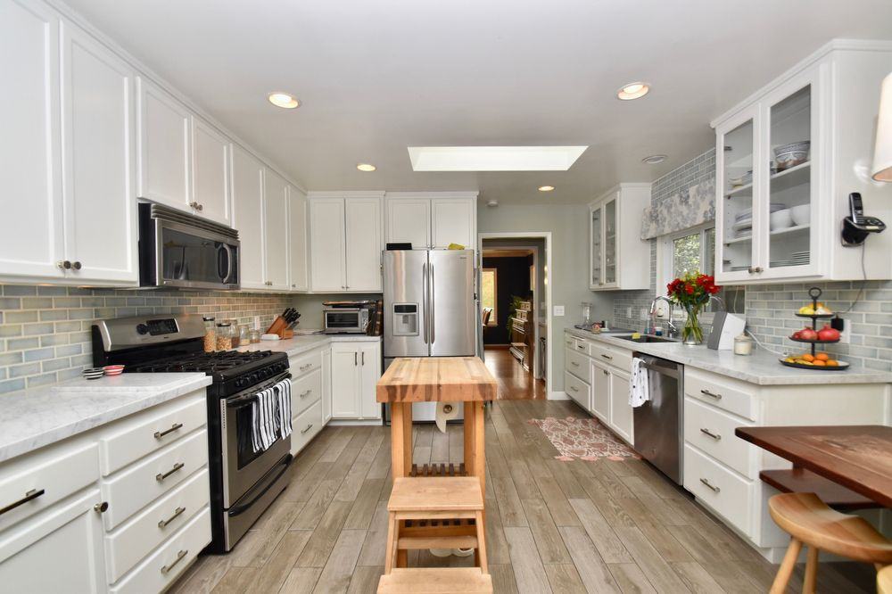 121 Oak Dr - Photo 2 of 31