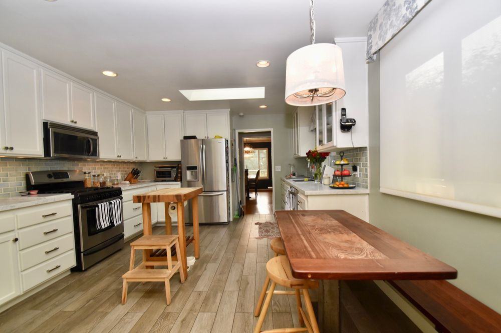 121 Oak Dr - Photo 3 of 31