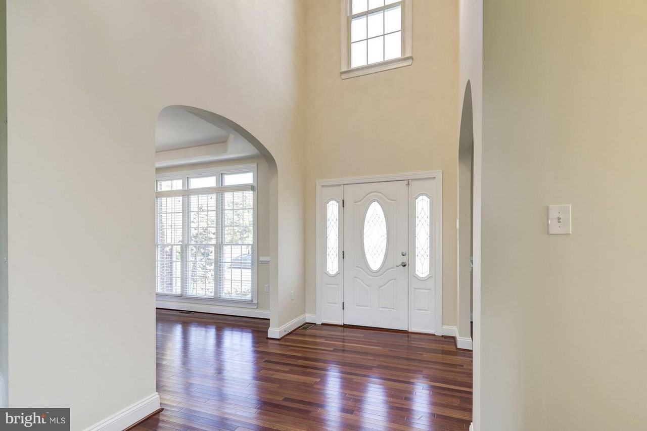 426 Shore Dr - Photo 2 of 41