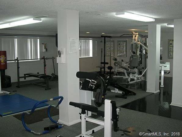 893 Farmington Ave #1d