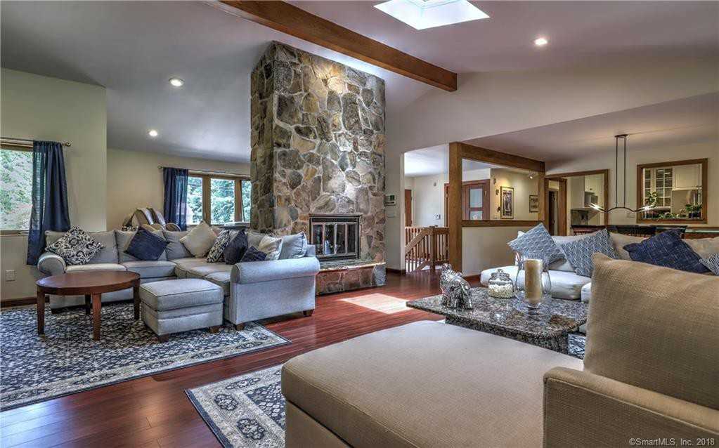 535 Highfield Dr - Photo 2 of 33