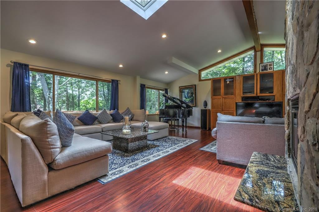 535 Highfield Dr - Photo 3 of 33