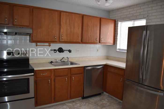 1333 Nutmeg Dr - Photo 3 of 8