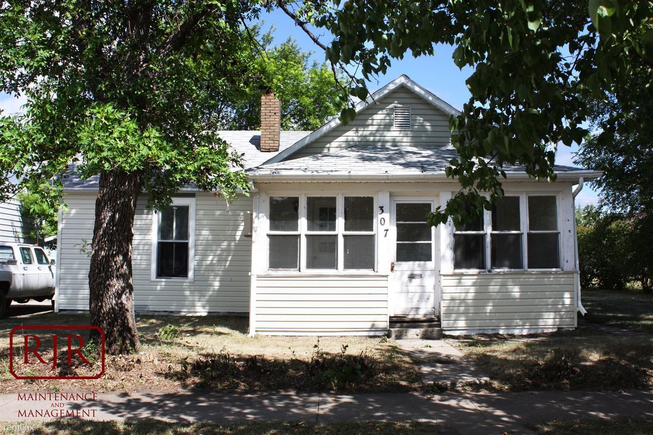 307 S 11th St - Photo 2 of 10