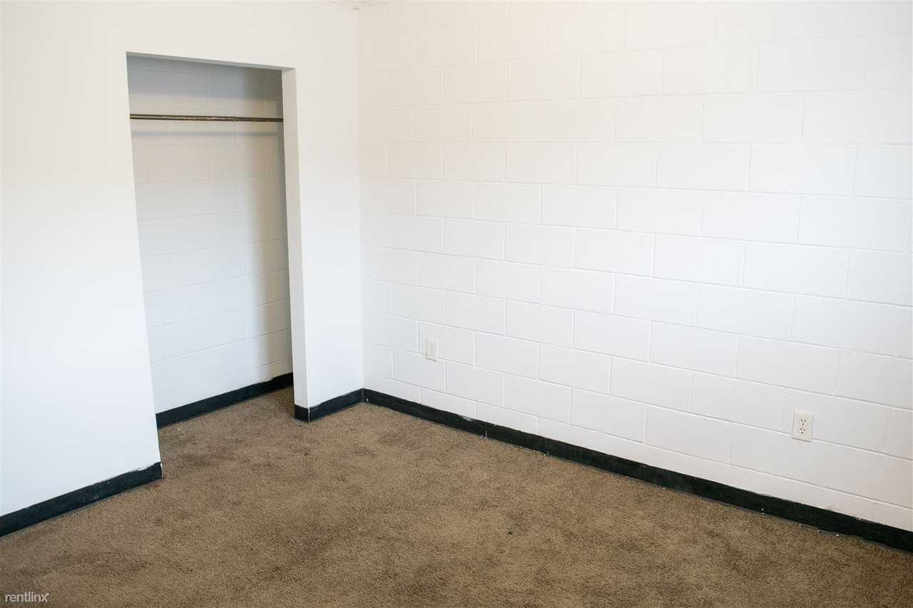 63 Harvey Pl - Photo 3 of 8