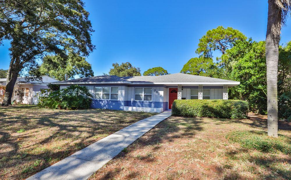 7217 Burlington Ave N - Photo 2 of 36