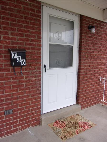 736 Centre Ave - Photo 2 of 24