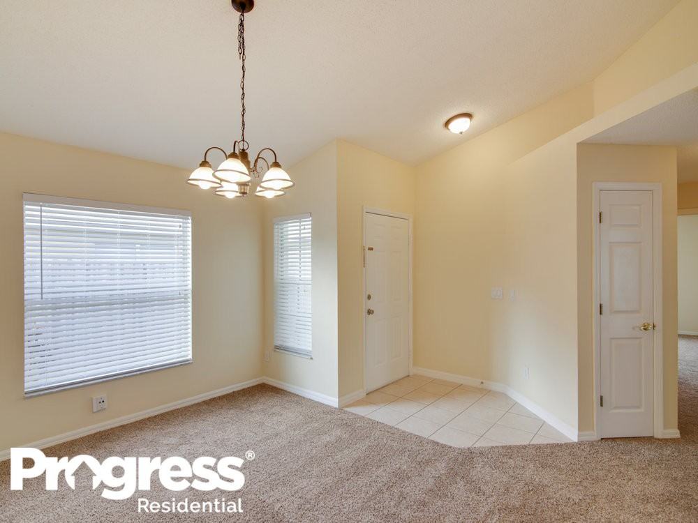 13858 Valleybrooke Ln - Photo 2 of 15