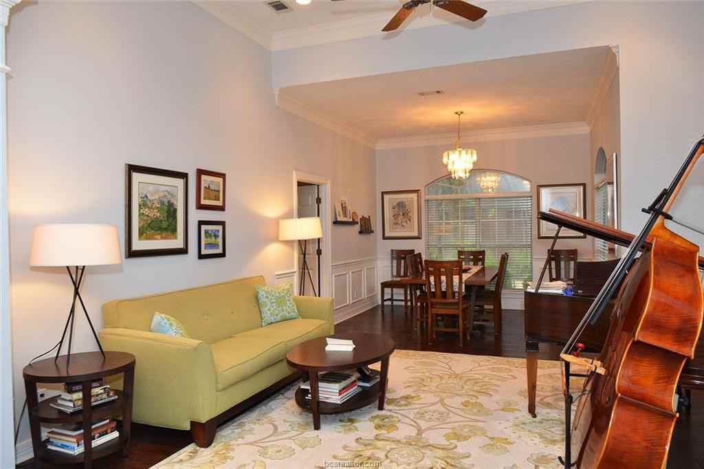 8401 Shadow Oaks - Photo 3 of 20