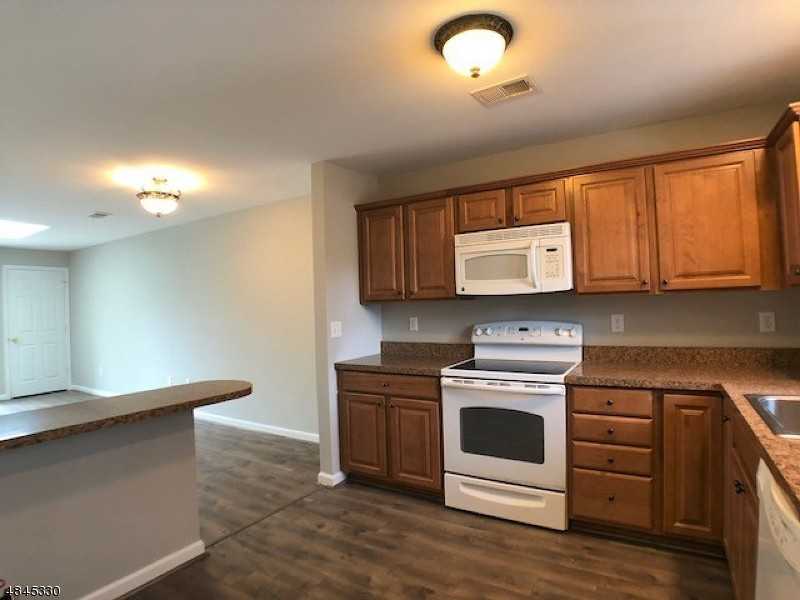 346 Phoebe Ct - Photo 3 of 21