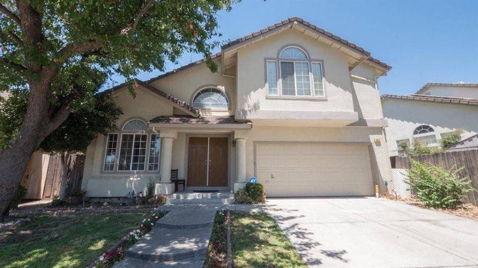 321 Falcon Court - Photo 2 of 21