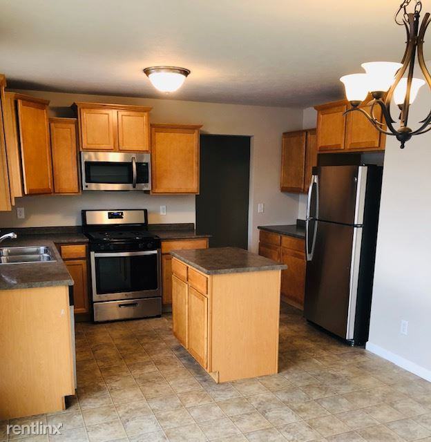 1703 Grovenberg Ct - Photo 3 of 14