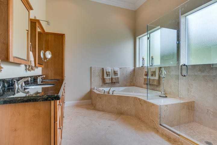 17269 Hampton Boulevard - Photo 2 of 10