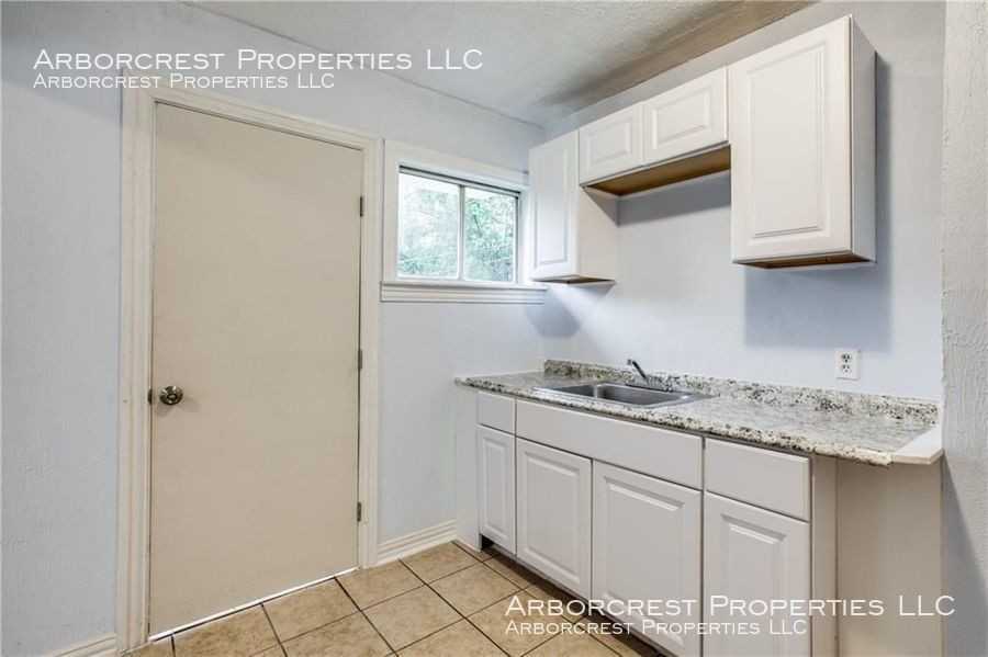 4113 McCart Ave - Photo 2 of 10