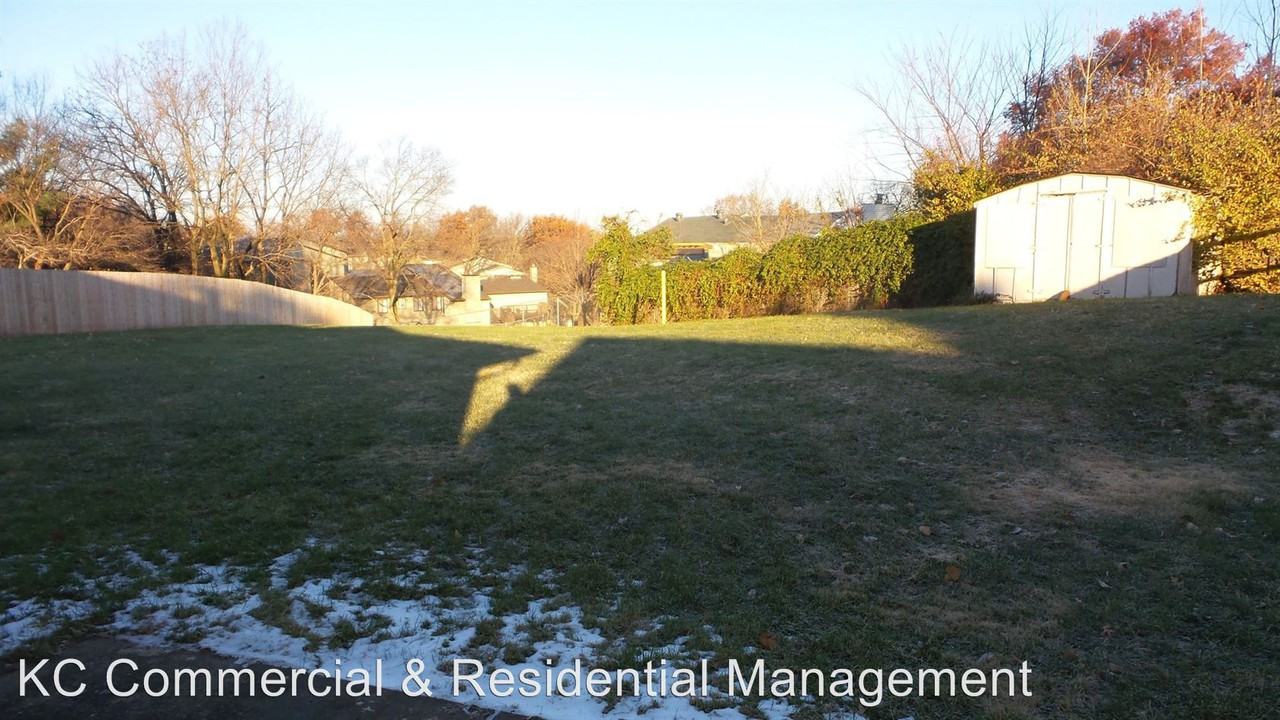 844 NW 69th Pl - Photo 3 of 31