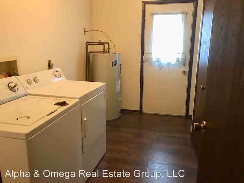 817 Tanglewood Dr N - Photo 2 of 7
