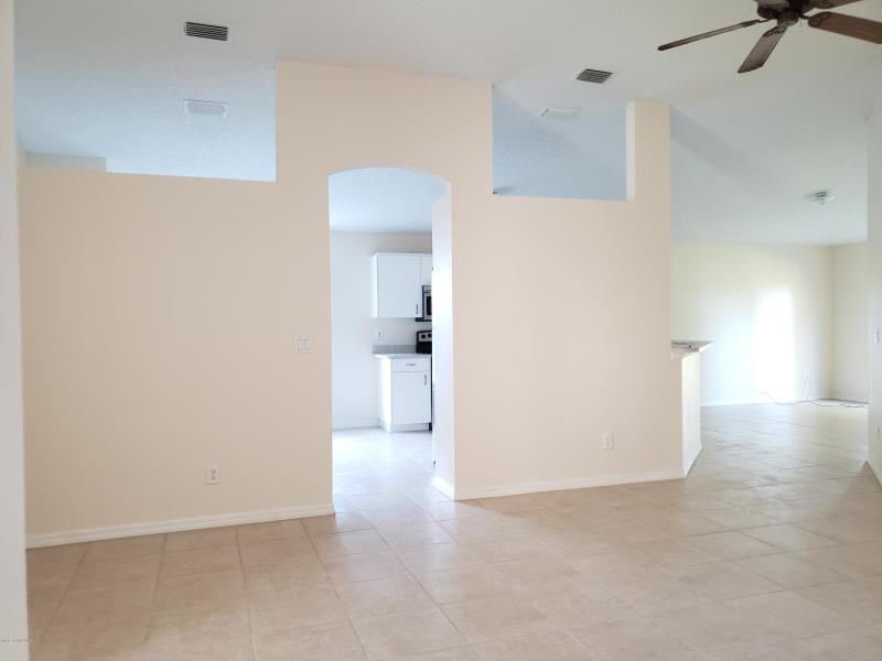 690 Benton Dr - Photo 3 of 15