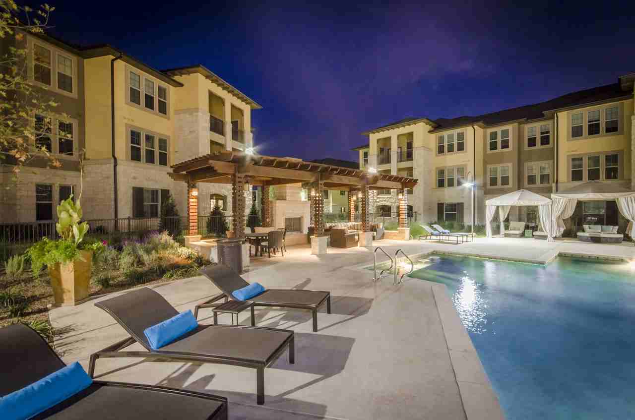 Grand at the Dominion - Photo 3 of 31