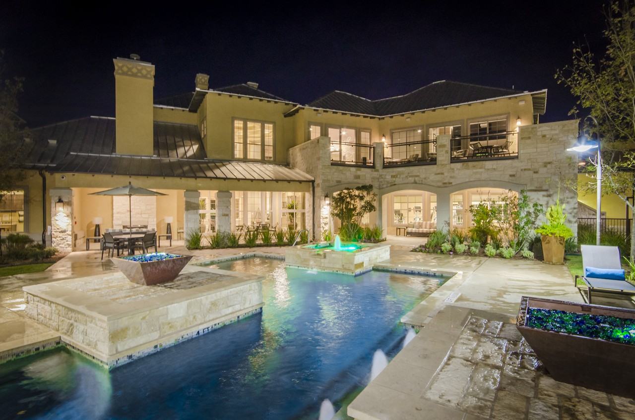 Grand at the Dominion - Photo 4 of 31