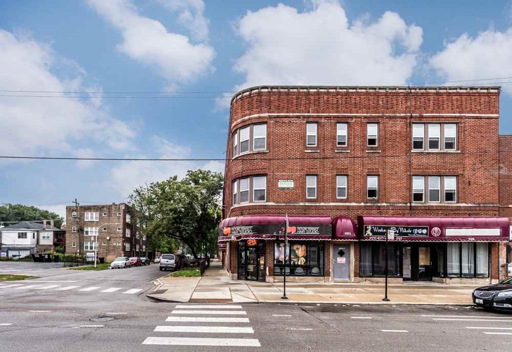 5125 W Madison St - Photo 2 of 10