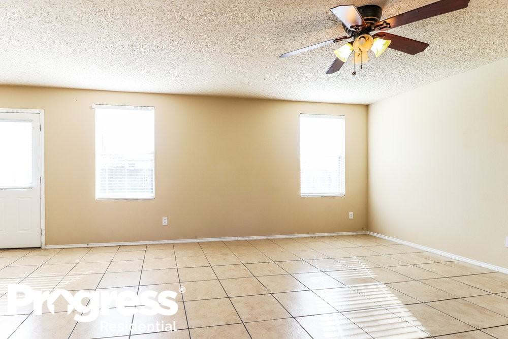 521 Merton Ct - Photo 2 of 20