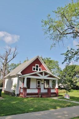 319 SE 12th St - Photo 2 of 14