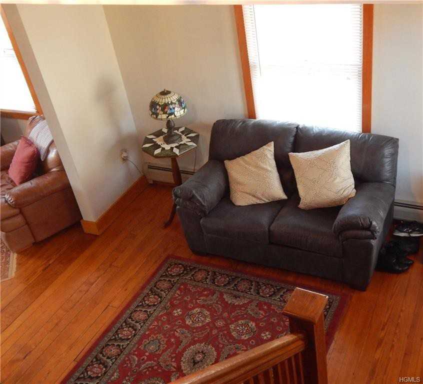 609 Main St - Photo 3 of 10