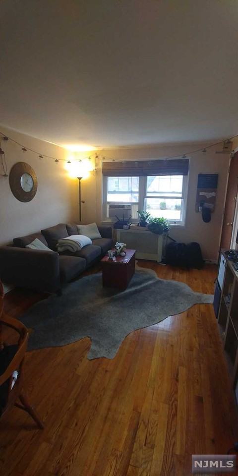91 Hastings Ave - Photo 2 of 10