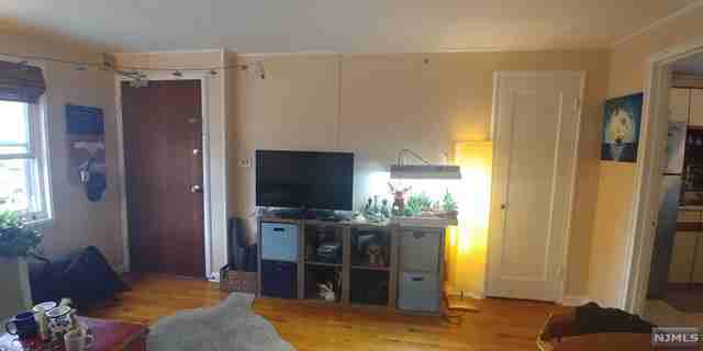 91 Hastings Ave - Photo 3 of 10