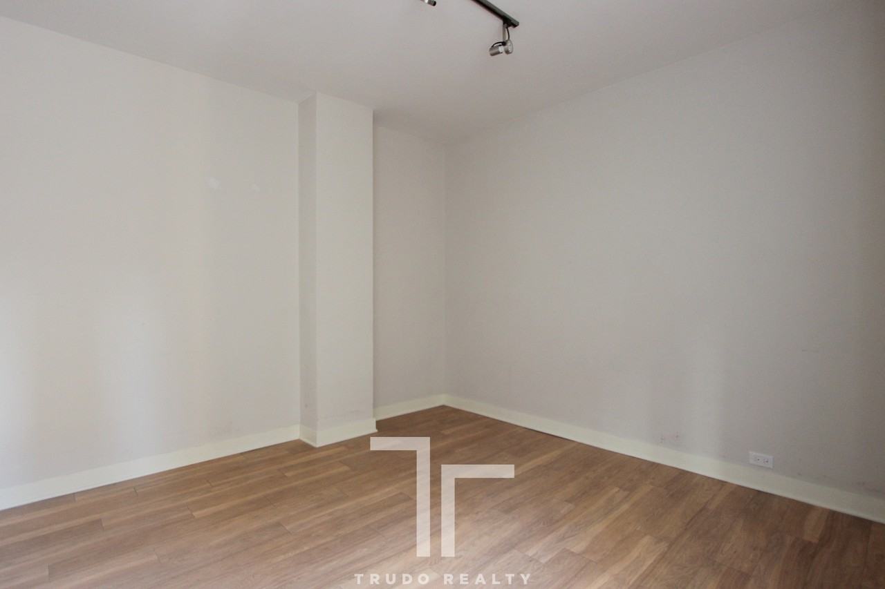 511 West Belmont Avenue - Photo 3 of 4