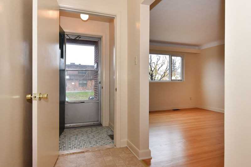 1006 Riddell Avenue South - Photo 2 of 16