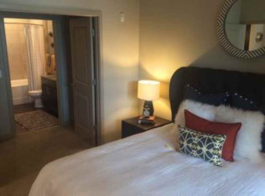 220 Ponce De Leon Pl 20439-1 - Photo 2 of 10