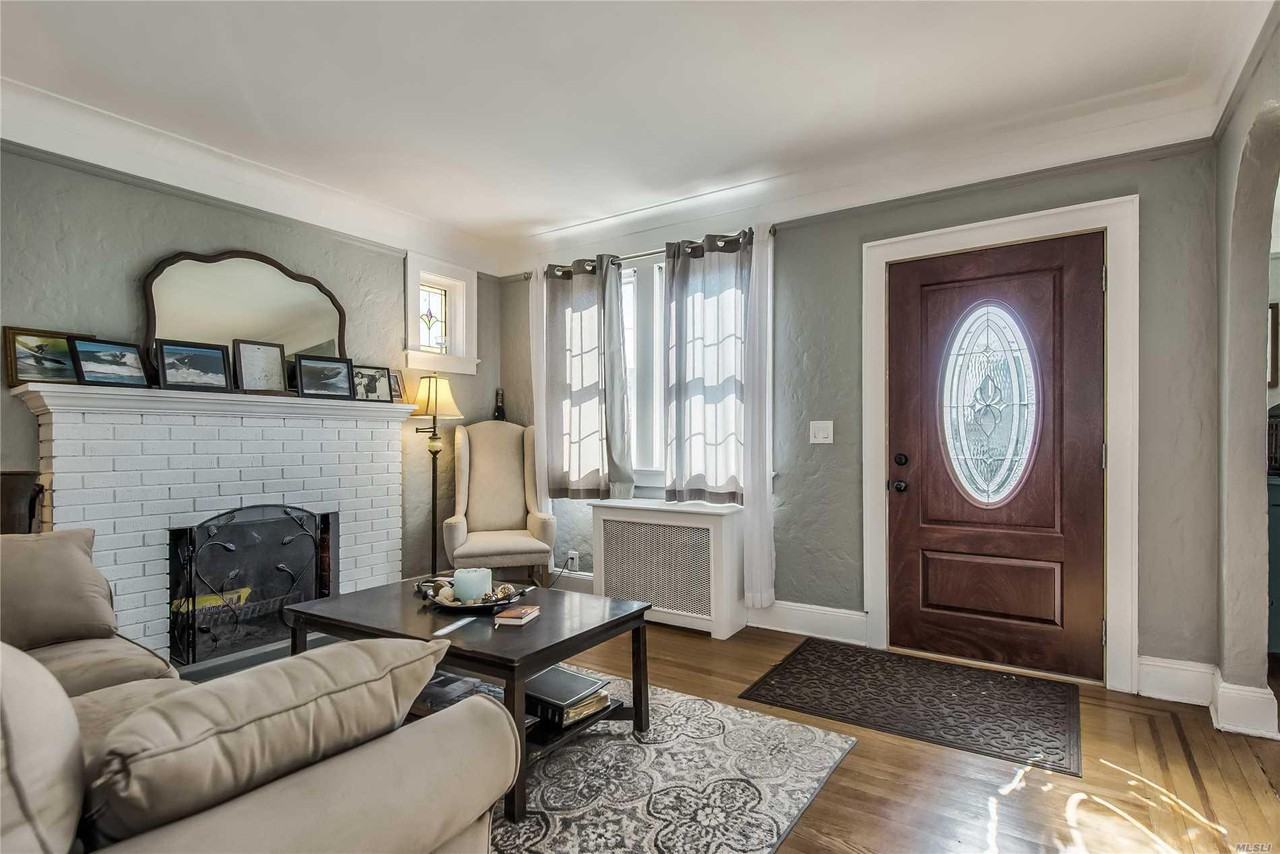 49 Locust St - Photo 2 of 20