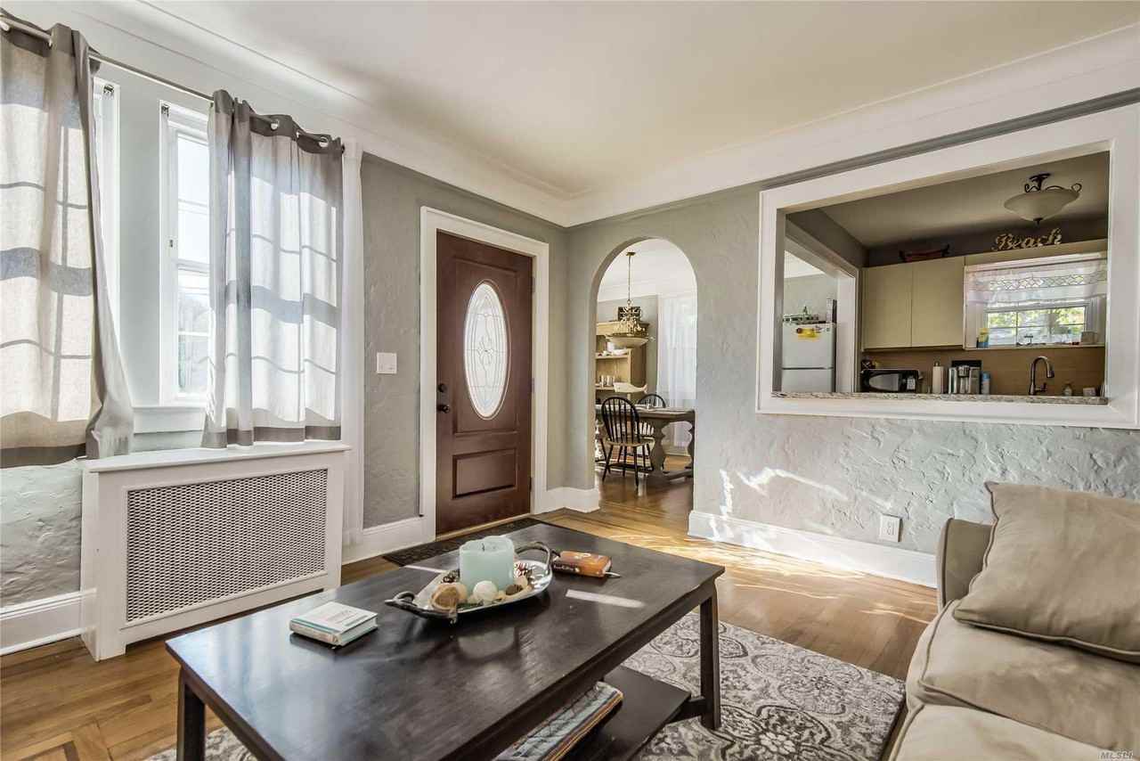 49 Locust St - Photo 3 of 20