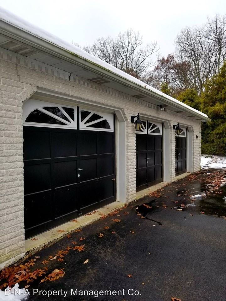 5207 Meadow Ct - Photo 3 of 31