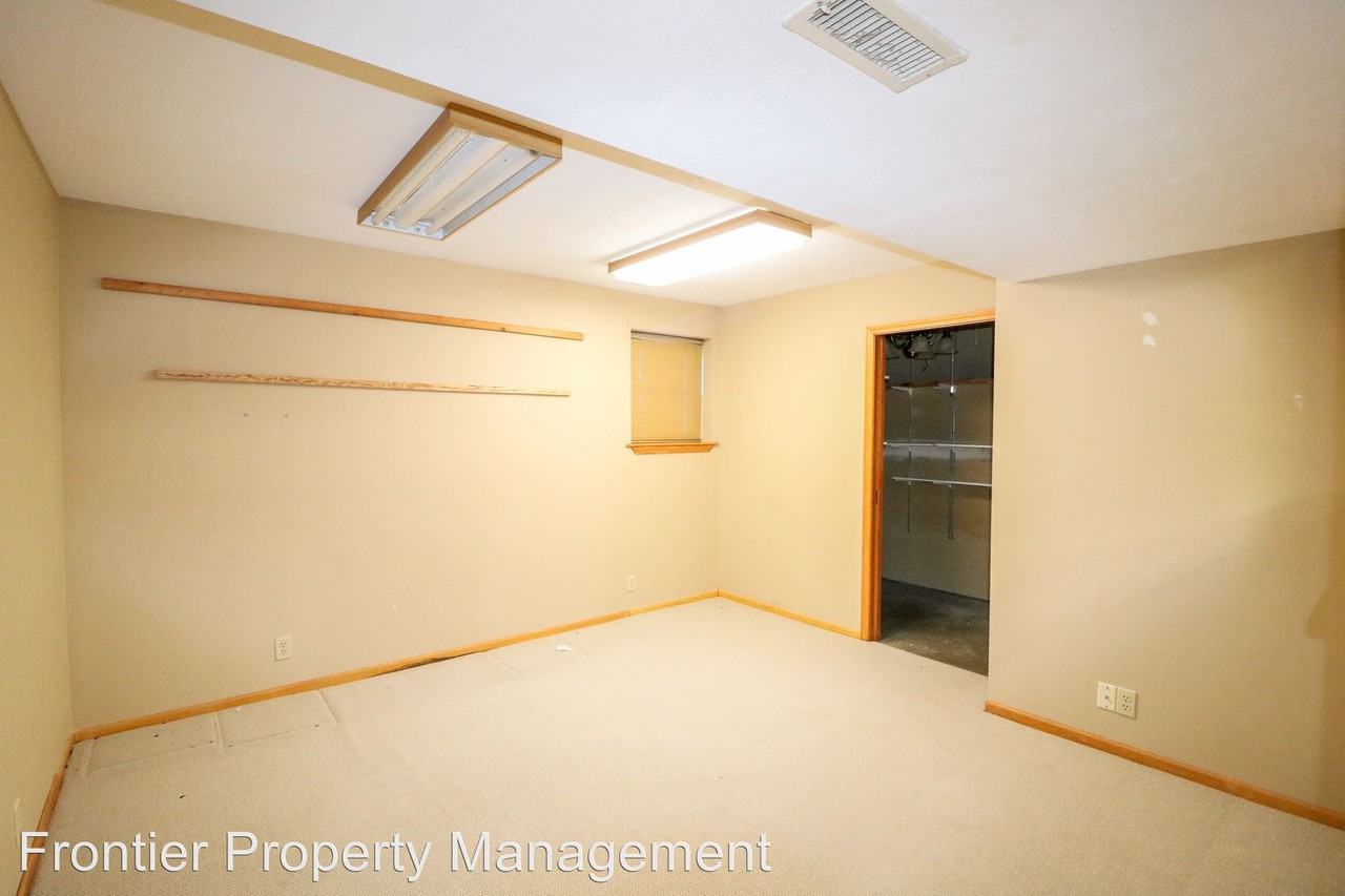 2013 Danbury Ct - Photo 3 of 19