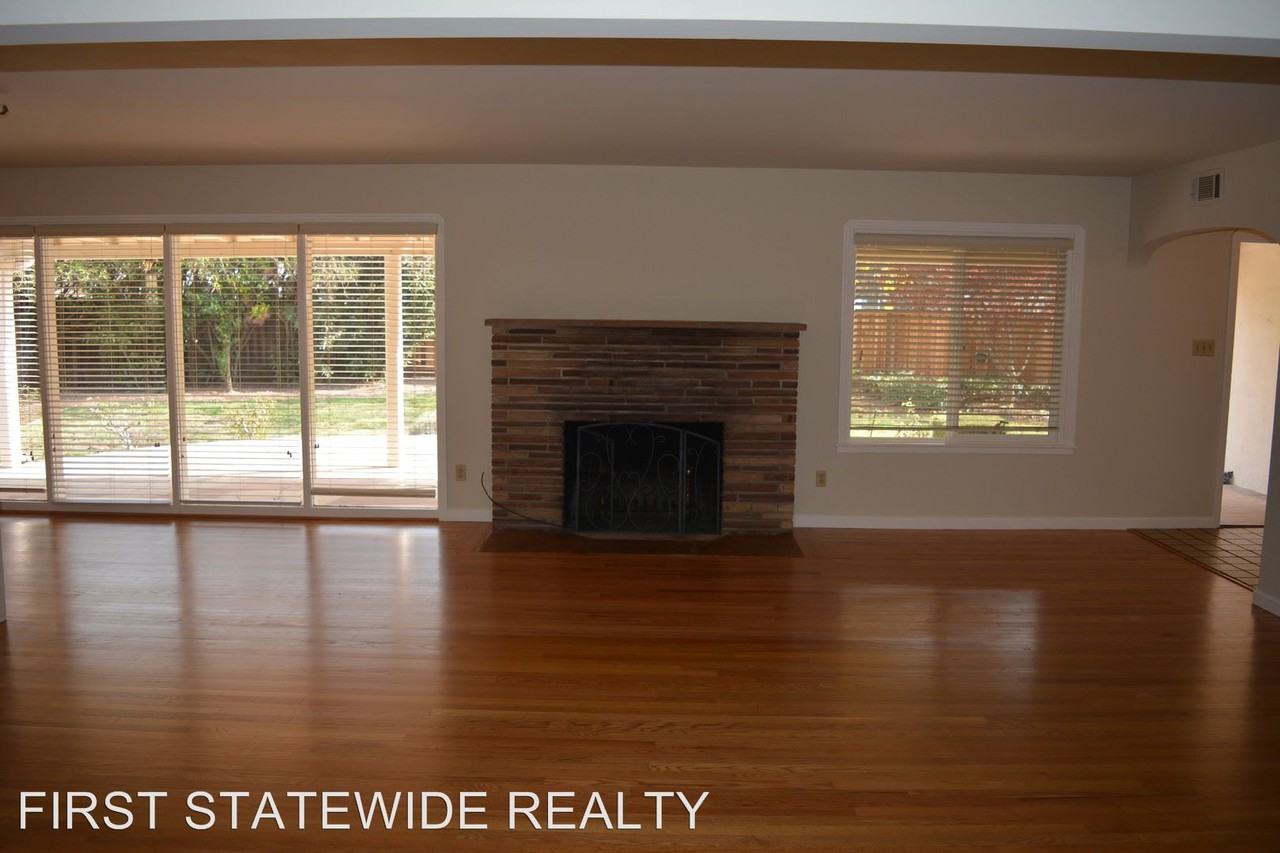 20511 Brookwood Ln - Photo 2 of 15