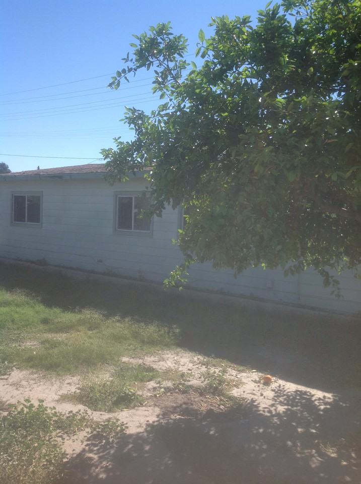 1066 W 9th St - Photo 2 of 9