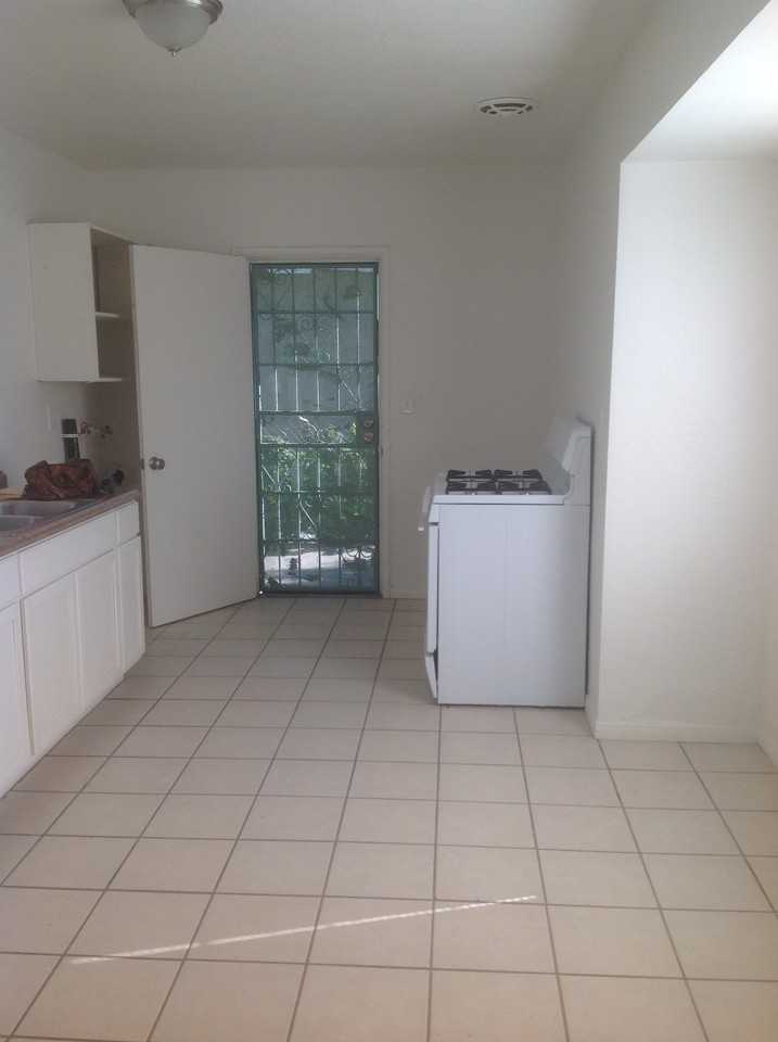 1066 W 9th St - Photo 3 of 9