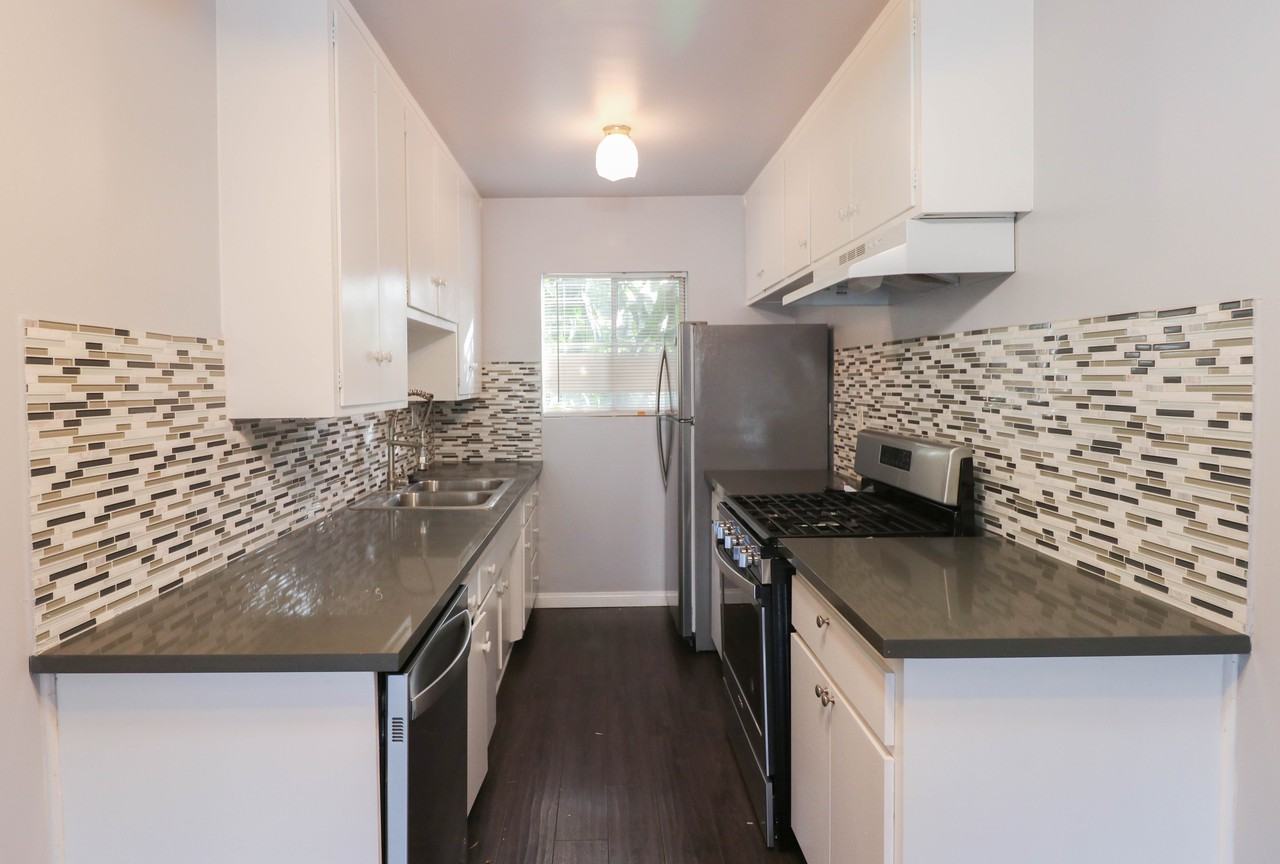 340 Wisconsin Ave #7 - Photo 3 of 12