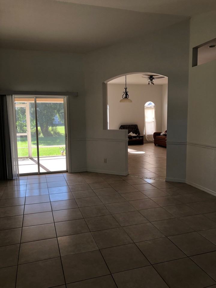 442 SW Baoy Ave - Photo 2 of 8