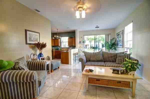 6094 Seminole Gardens Cir - Photo 3 of 9