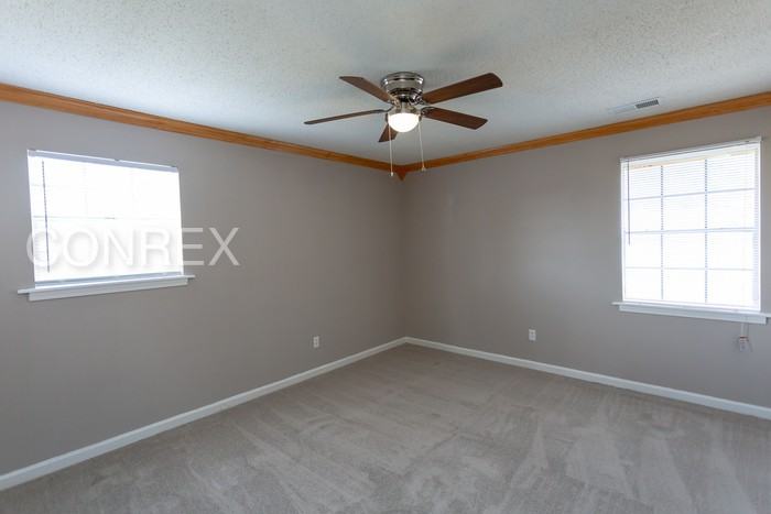 528 Leewood Ln - Photo 2 of 10