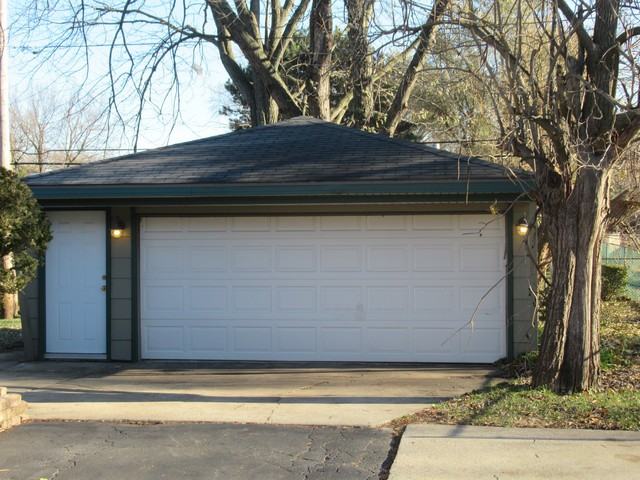 16231 Sussex Ave - Photo 2 of 7