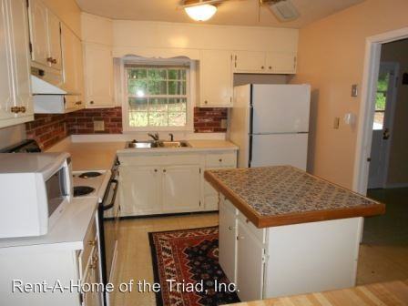 5 Cranwood Ct - Photo 3 of 6