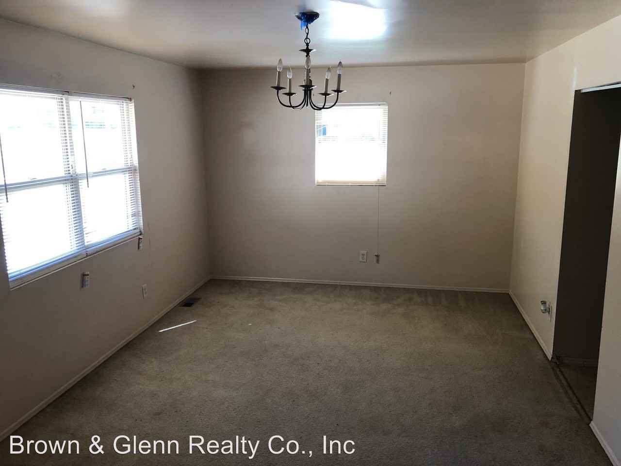 411 Montrose St - Photo 2 of 10