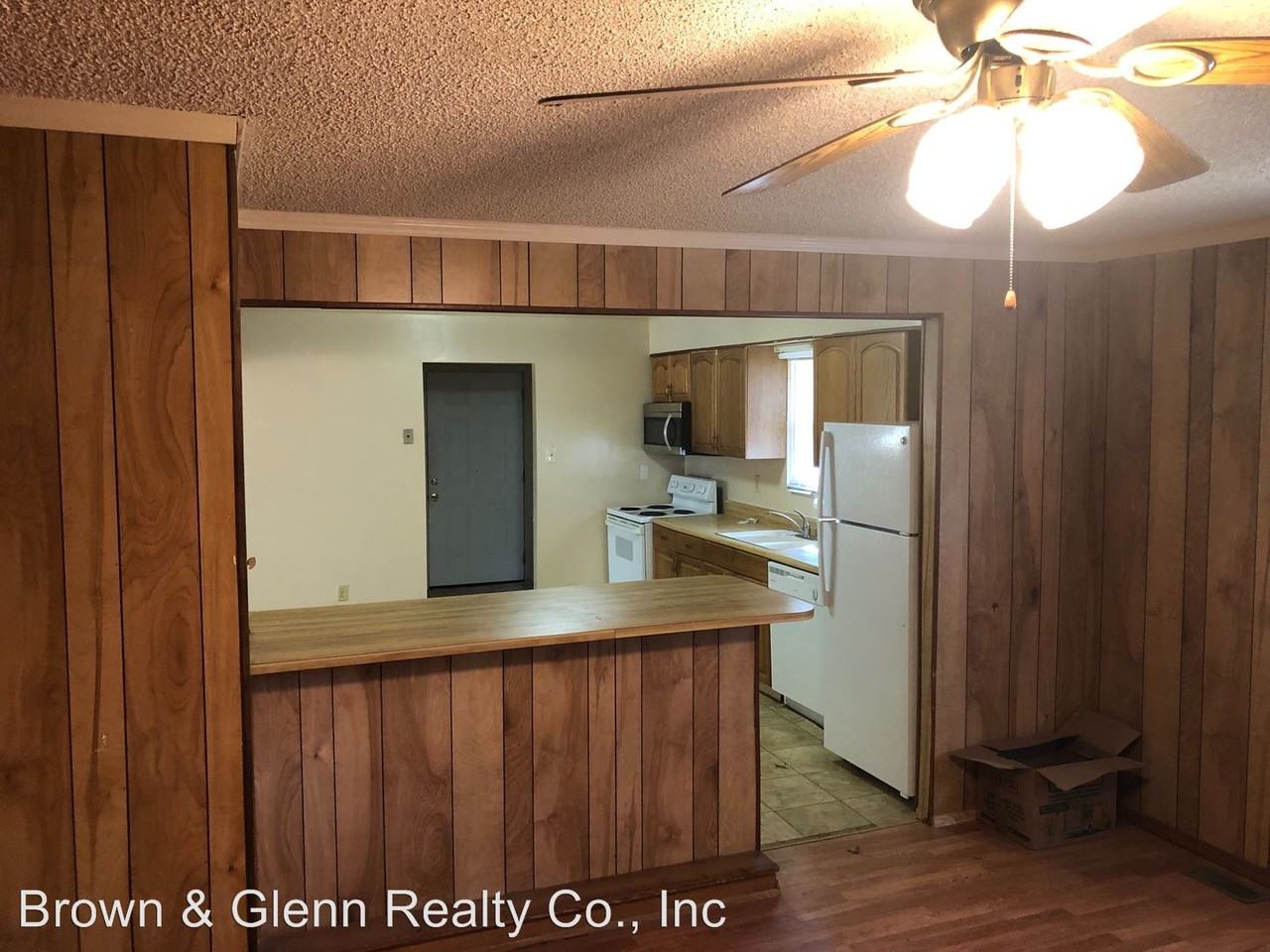 411 Montrose St - Photo 3 of 10